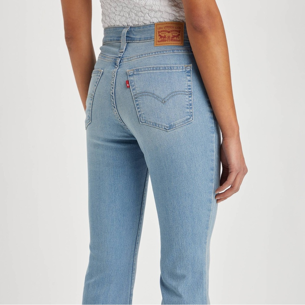NWT Levi’s light wash 726 Flare w26 L32 woman’s jeans